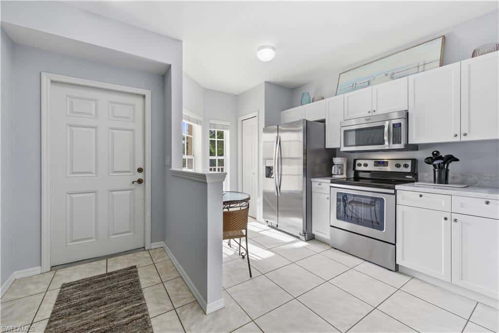 9175 Celeste Dr #204, Naples, photo 4