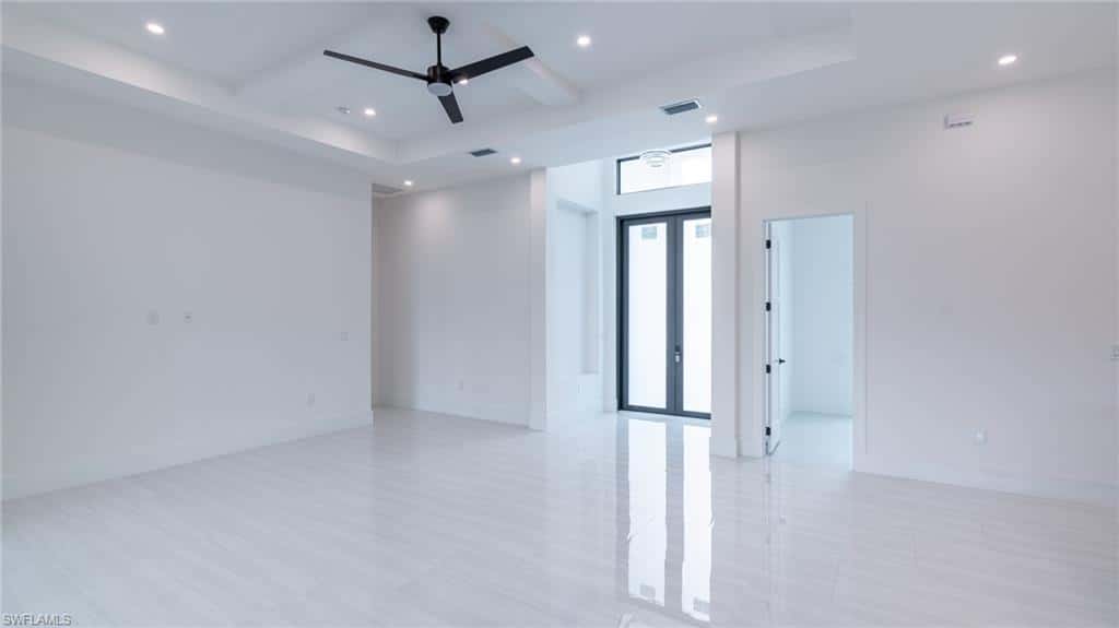 649 Golden Gate Blvd, Naples, photo 17