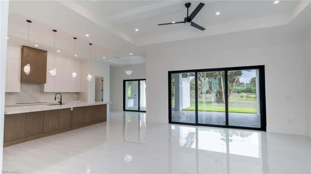 649 Golden Gate Blvd, Naples, photo 4