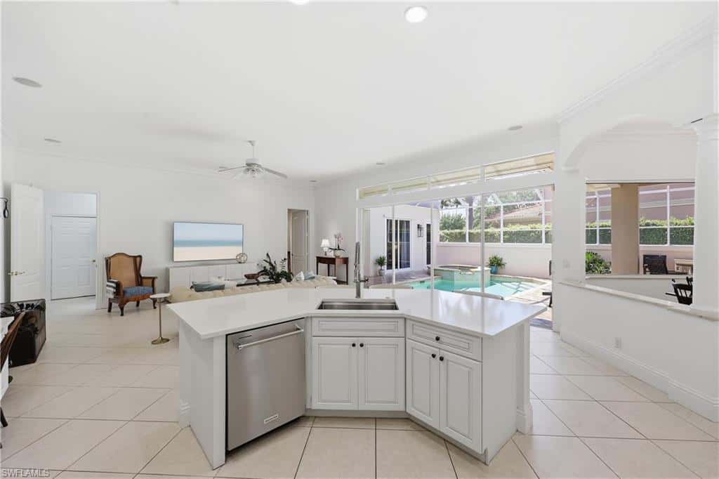 2844 Coco Lakes Dr, Naples, photo 6