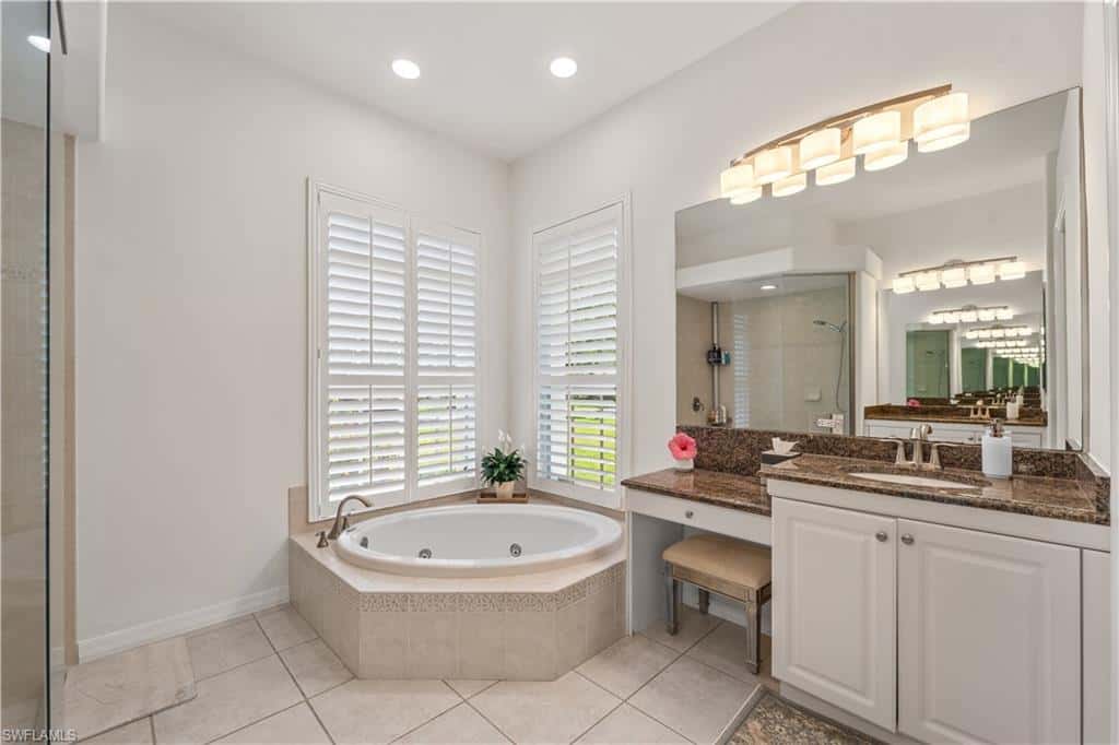 7661 Knightwing Cir, Fort Myers, photo 35