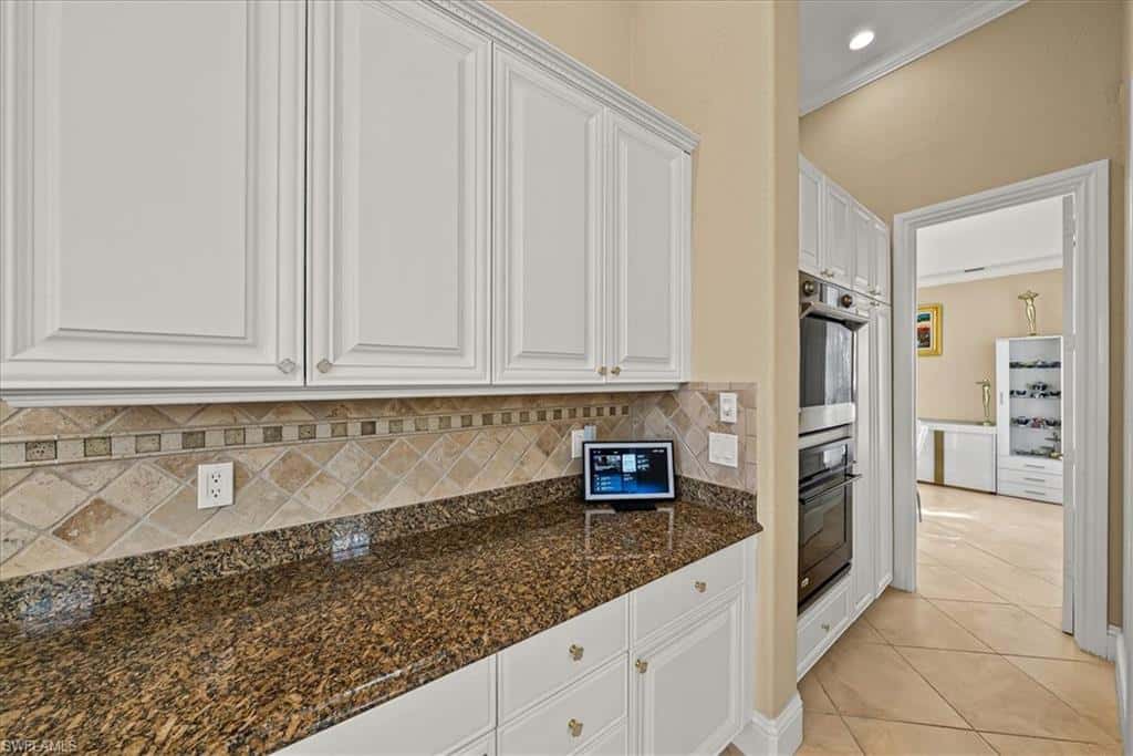 8593 Bellagio Dr, Naples, photo 12