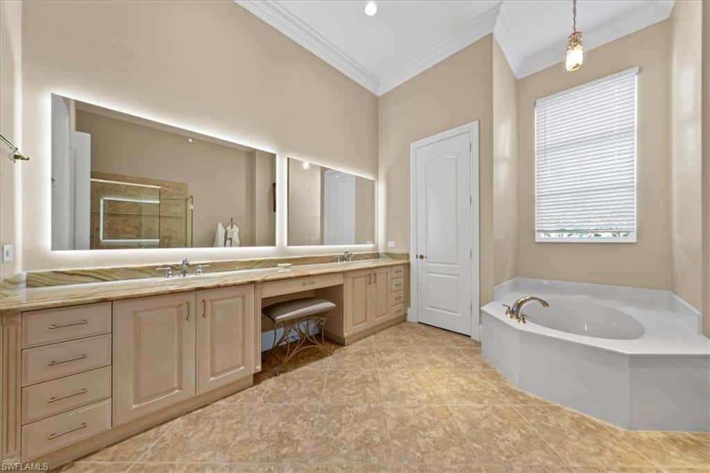 8593 Bellagio Dr, Naples, photo 18