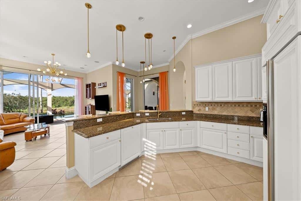 8593 Bellagio Dr, Naples, photo 11