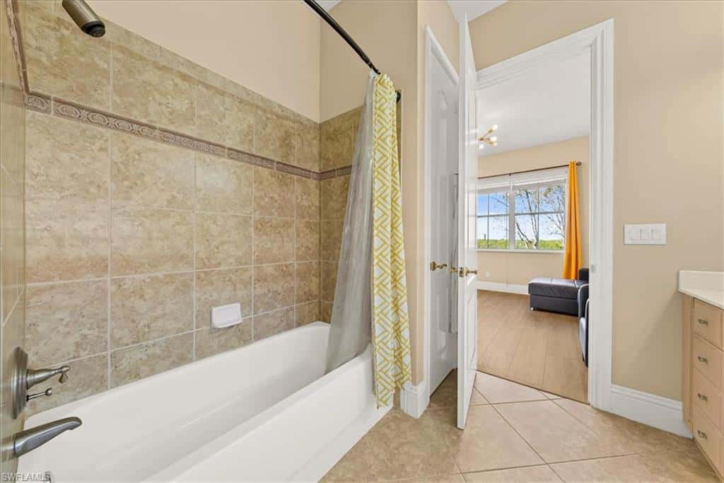 8593 Bellagio Dr, Naples, photo 31