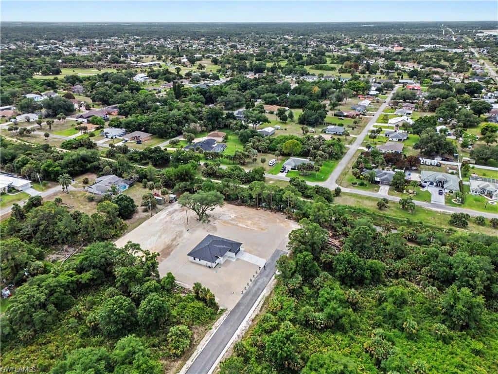 402 Thompson Ave, Lehigh Acres, photo 6