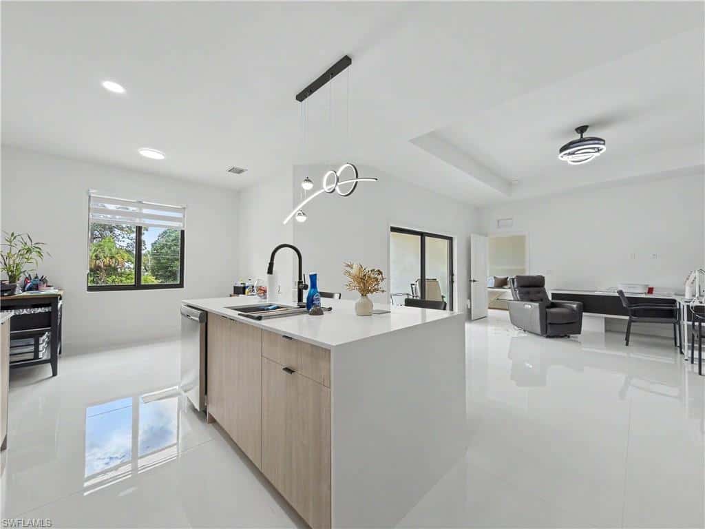 402 Thompson Ave, Lehigh Acres, photo 13