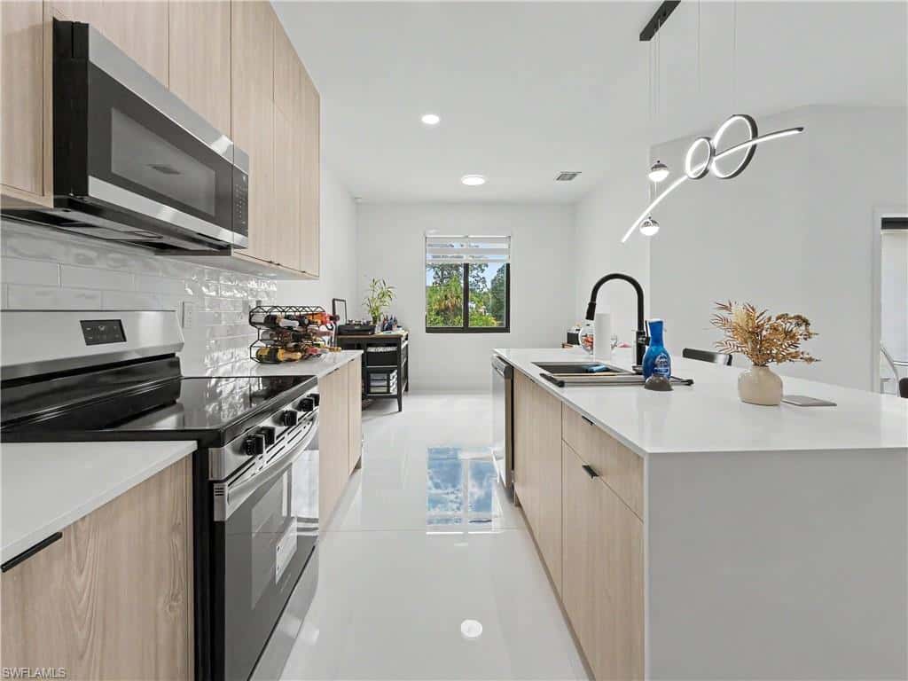 402 Thompson Ave, Lehigh Acres, photo 12