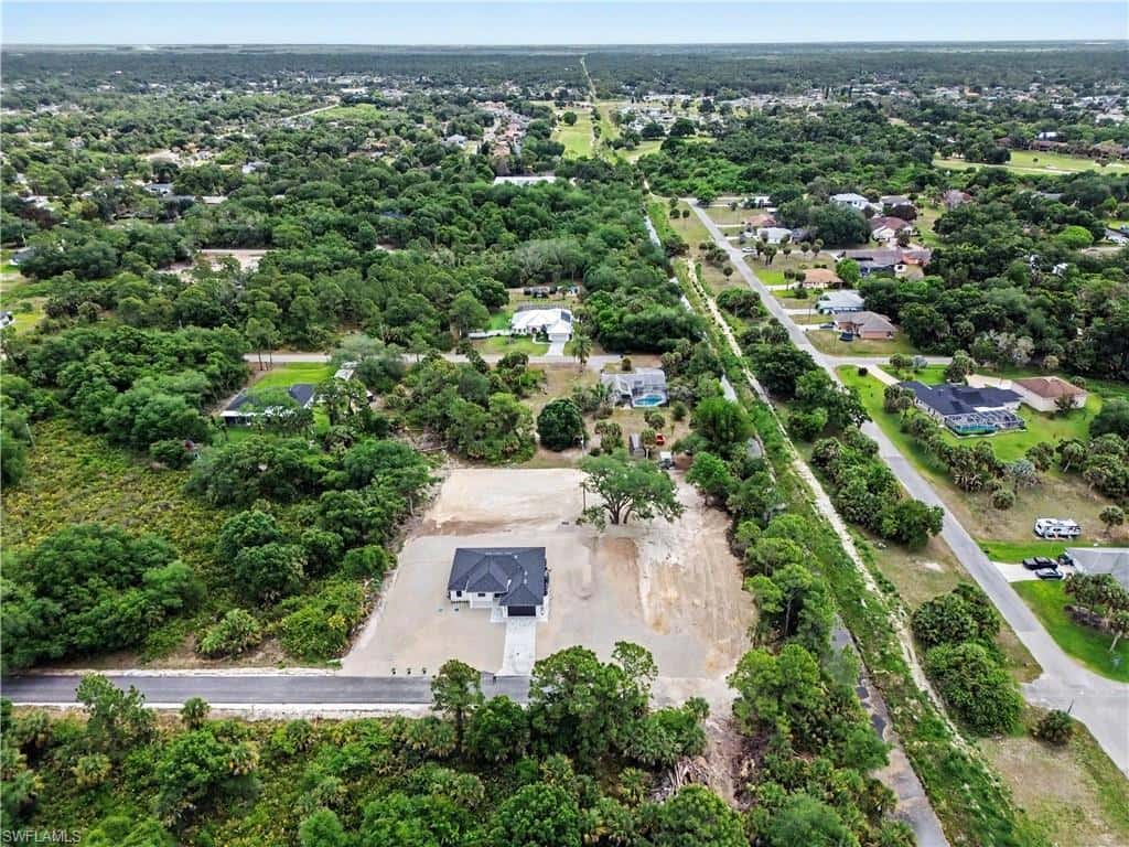 402 Thompson Ave, Lehigh Acres, photo 5
