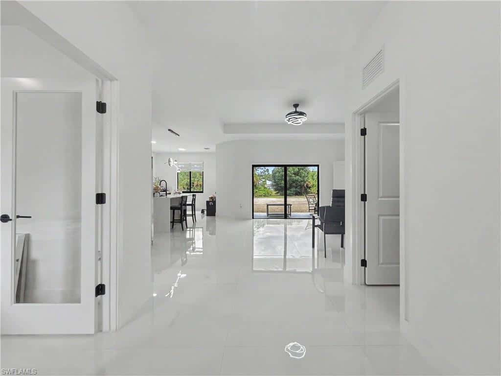 402 Thompson Ave, Lehigh Acres, photo 8
