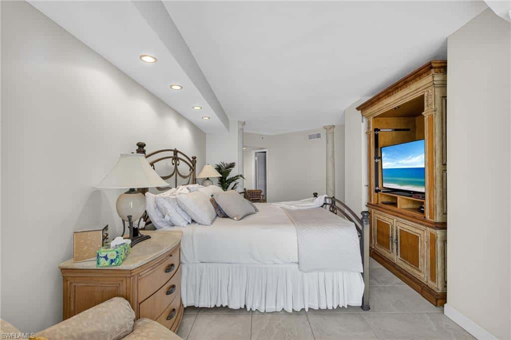 4041 Gulf Shore Blvd #1807, Naples, photo 21