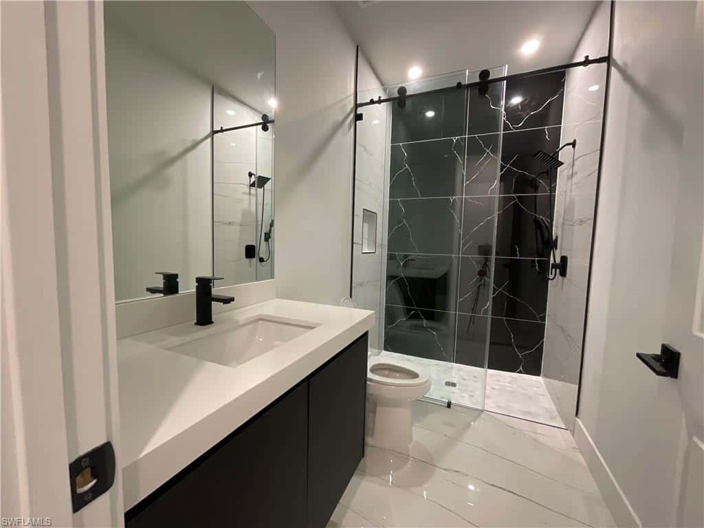 335 31st Pl, Cape Coral, photo 32