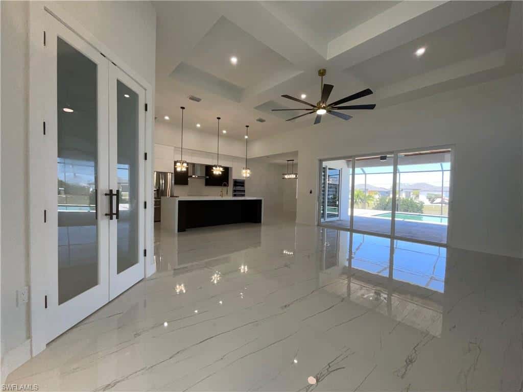 335 31st Pl, Cape Coral, photo 4