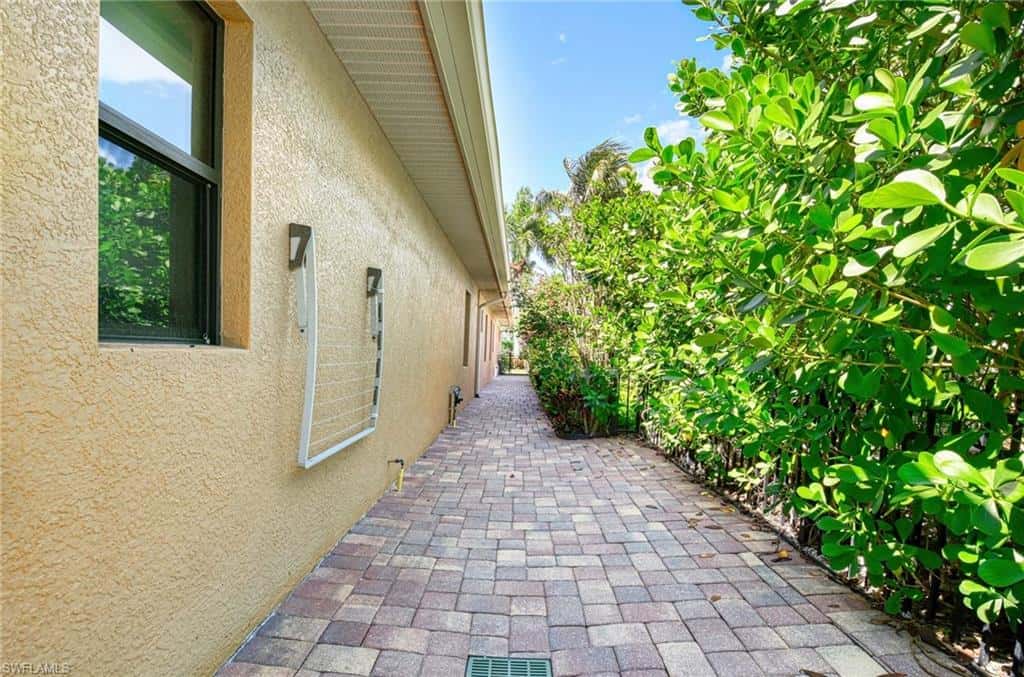 672 Fairway Ter, Naples, photo 36