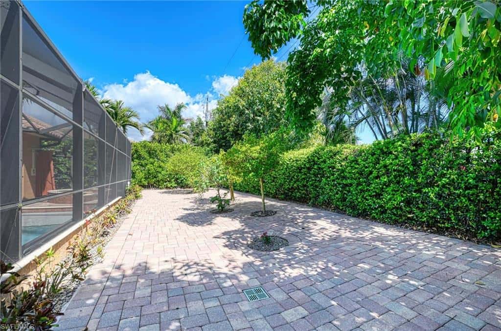 672 Fairway Ter, Naples, photo 34