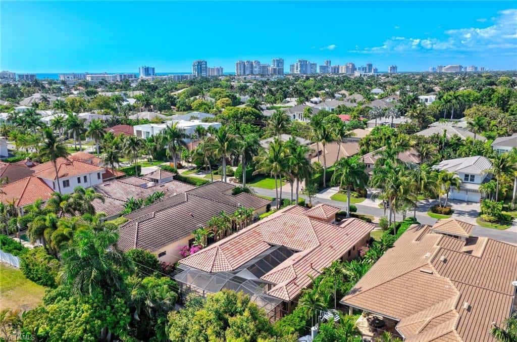 672 Fairway Ter, Naples, photo 38
