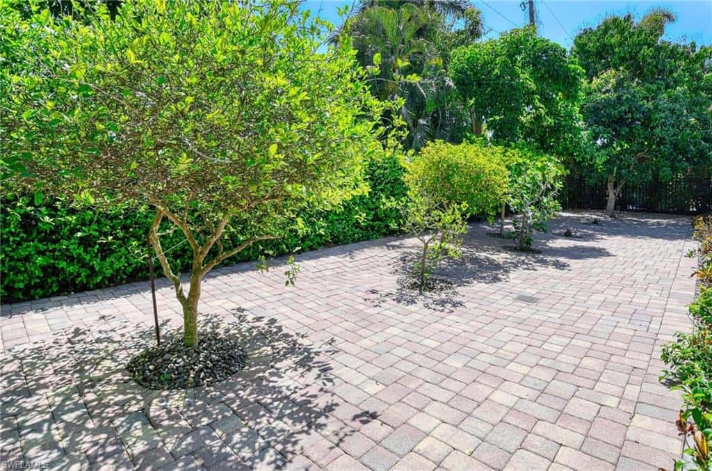 672 Fairway Ter, Naples, photo 33