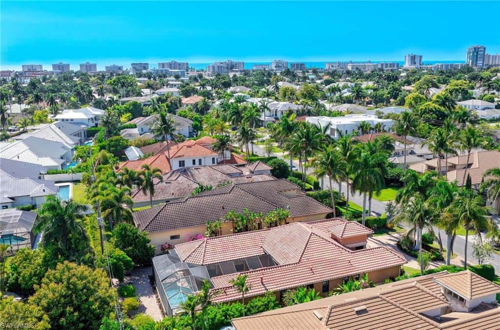 672 Fairway Ter, Naples, photo 37