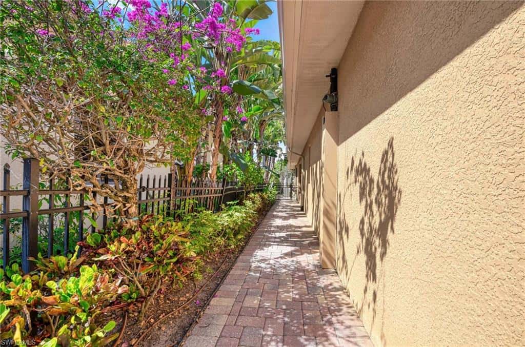 672 Fairway Ter, Naples, photo 35