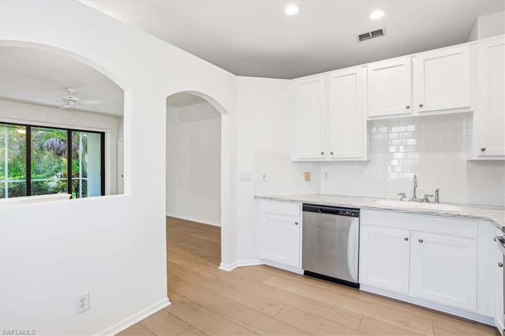 7550 Meadow Lakes Dr #4701, Naples, photo 10