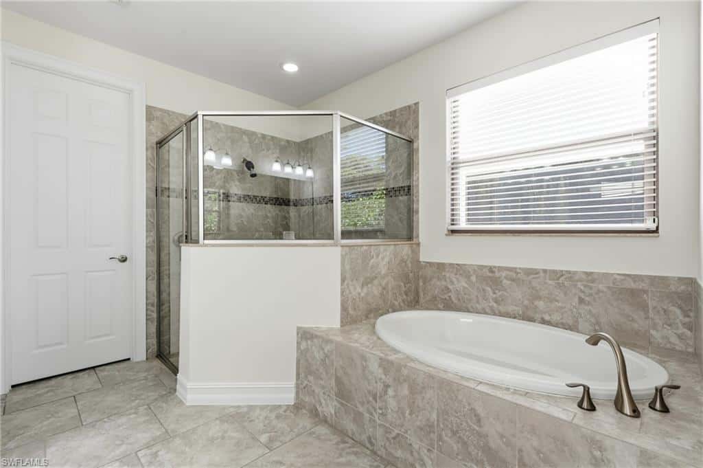 16329 Aberdeen Way, Naples, photo 12
