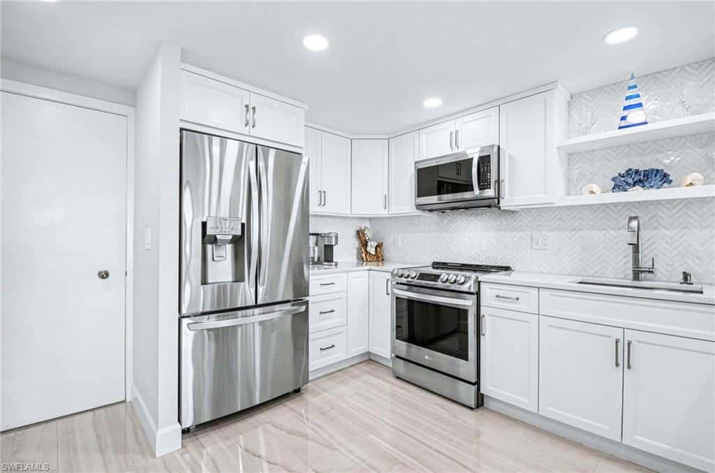 2150 Gulf Shore Blvd #605, Naples, photo 11