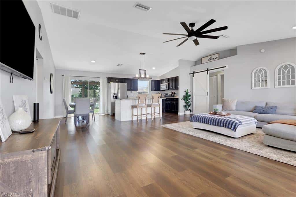 3300 Valencia Dr, Naples, photo 6