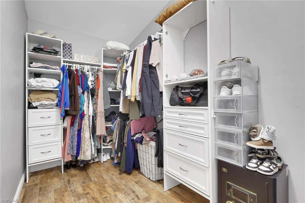 3300 Valencia Dr, Naples, photo 13