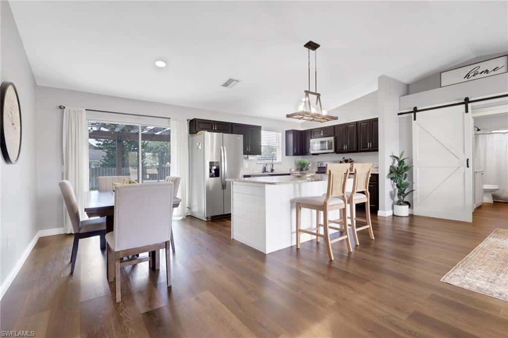 3300 Valencia Dr, Naples, photo 7