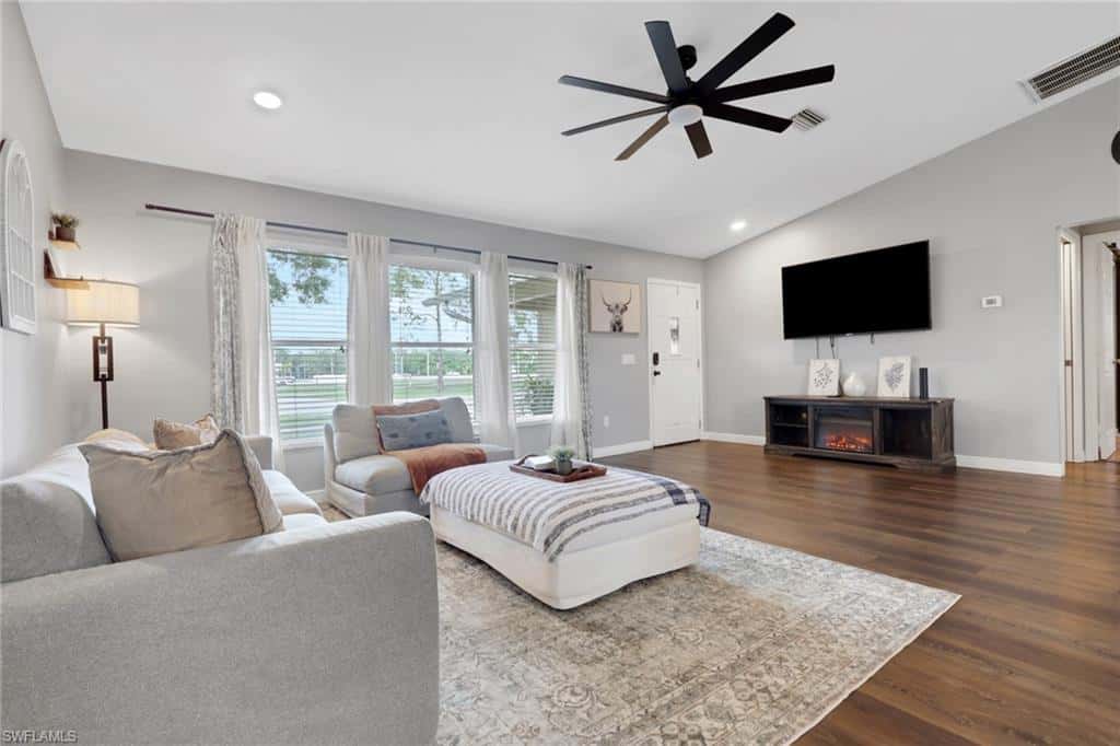 3300 Valencia Dr, Naples, photo 5
