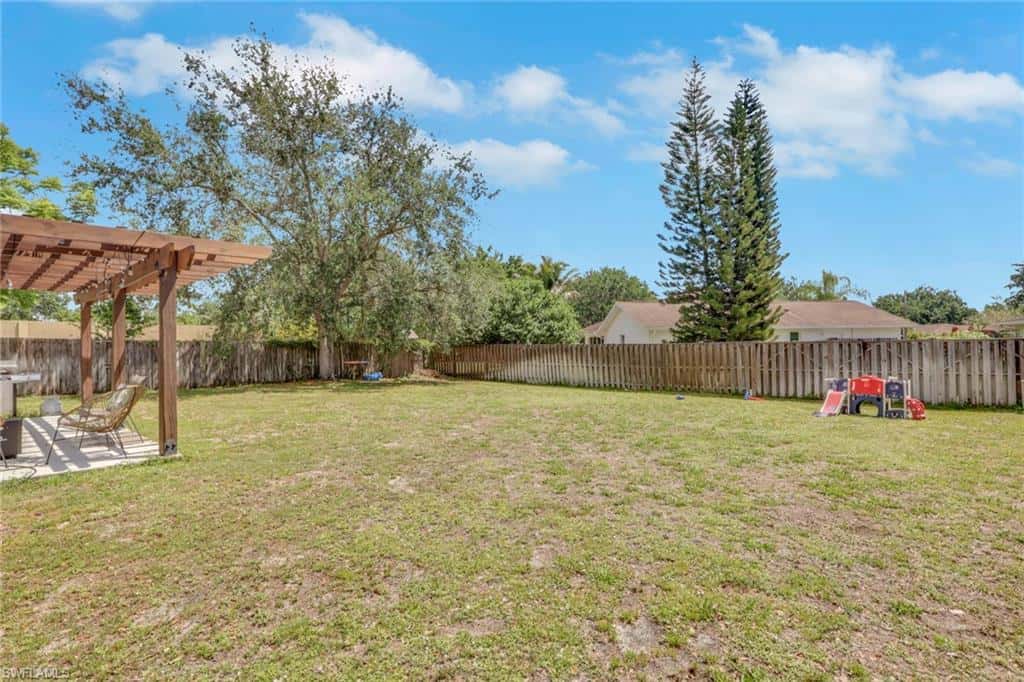 3300 Valencia Dr, Naples, photo 24
