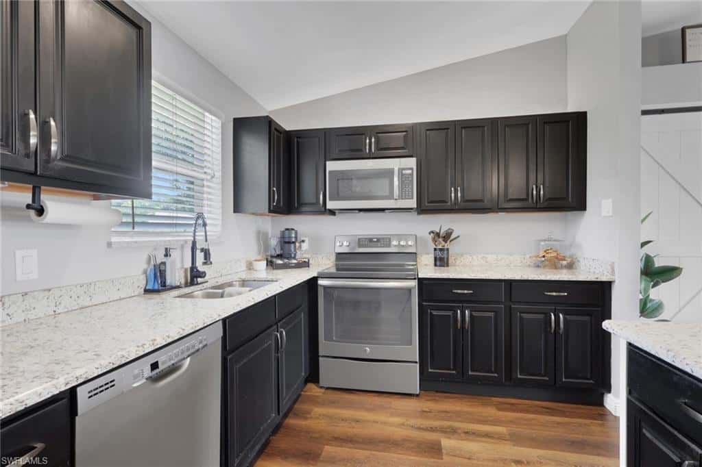 3300 Valencia Dr, Naples, photo 8