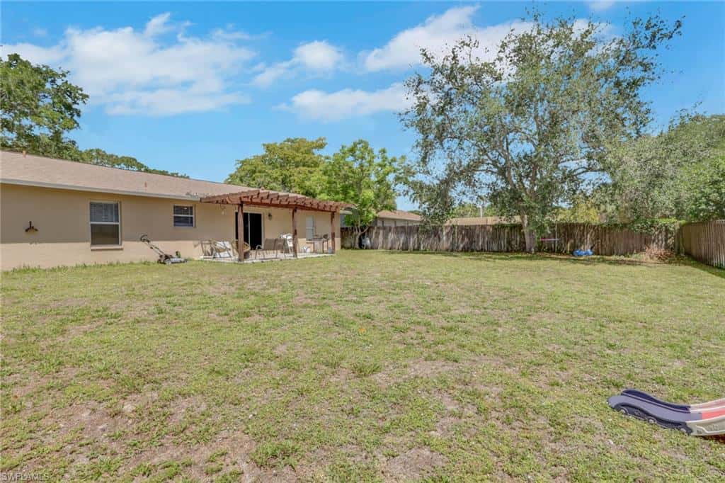 3300 Valencia Dr, Naples, photo 25