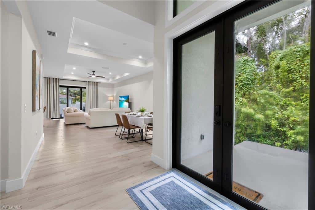 3012 Pine Tree Dr, Naples, photo 6