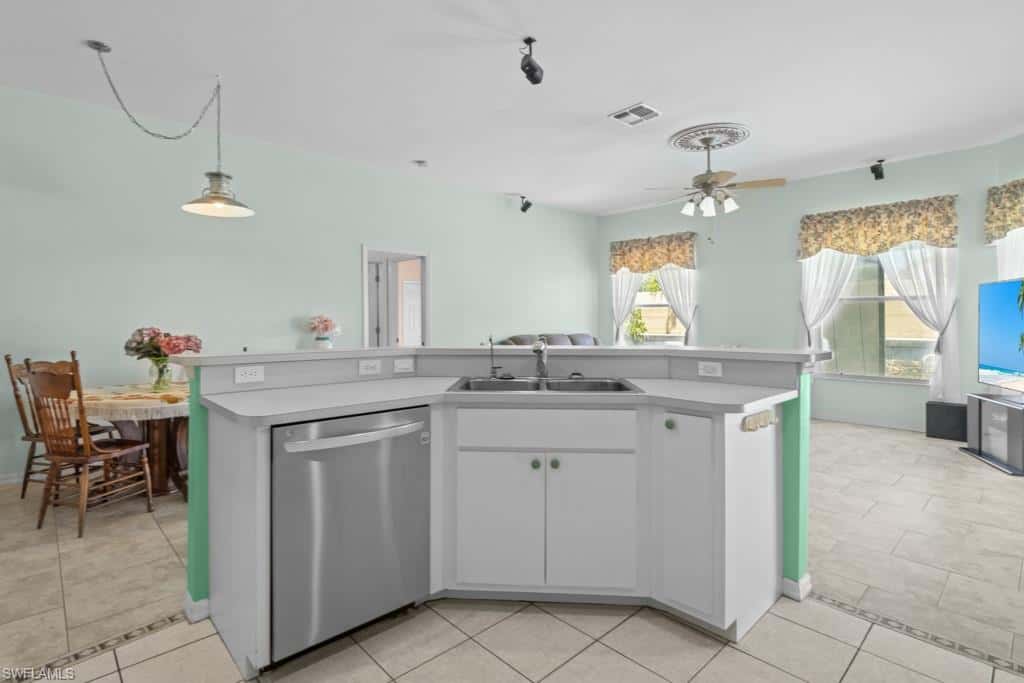 2429 Everest Pkwy, Cape Coral, photo 12