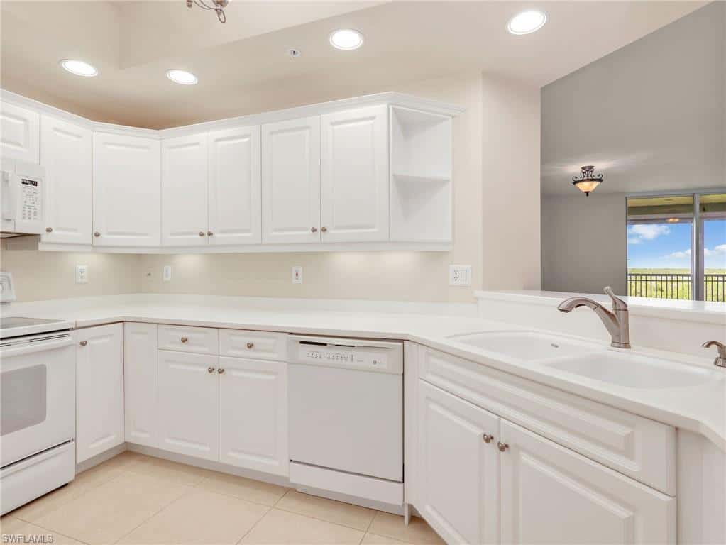 1001 Arbor Lake Dr #202, Naples, photo 4