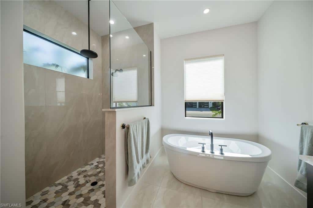 2943 Coco Lakes Dr, Naples, photo 17