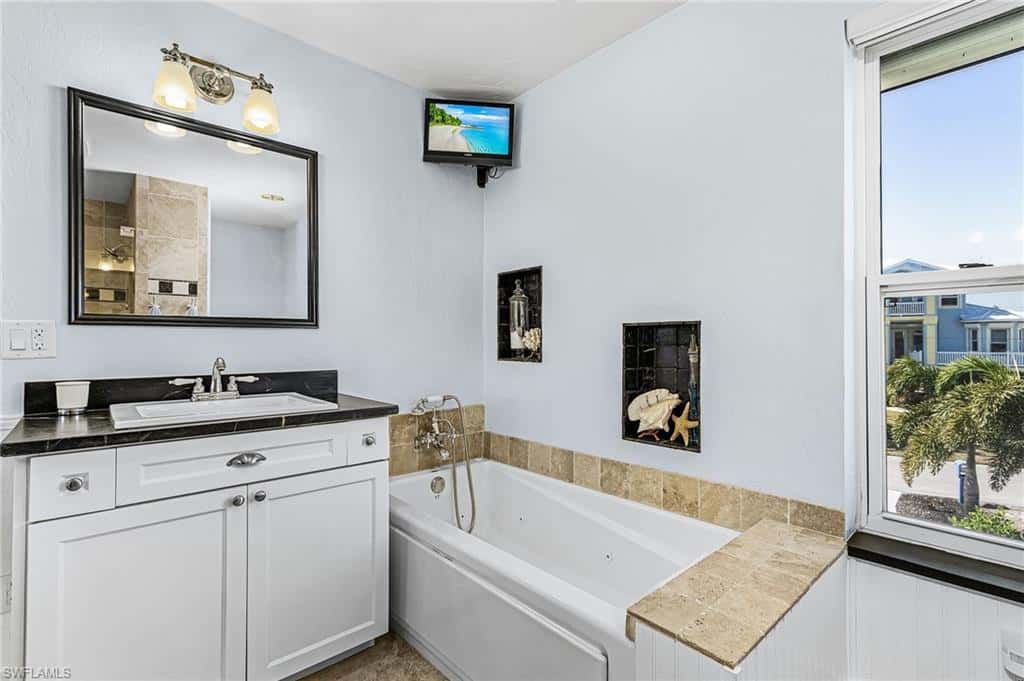 2096 Macadamia St, St. James City, photo 33