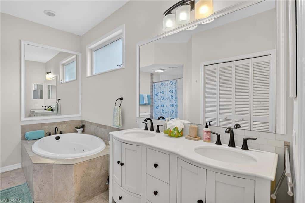 912 Briarwood Blvd, Naples, photo 17