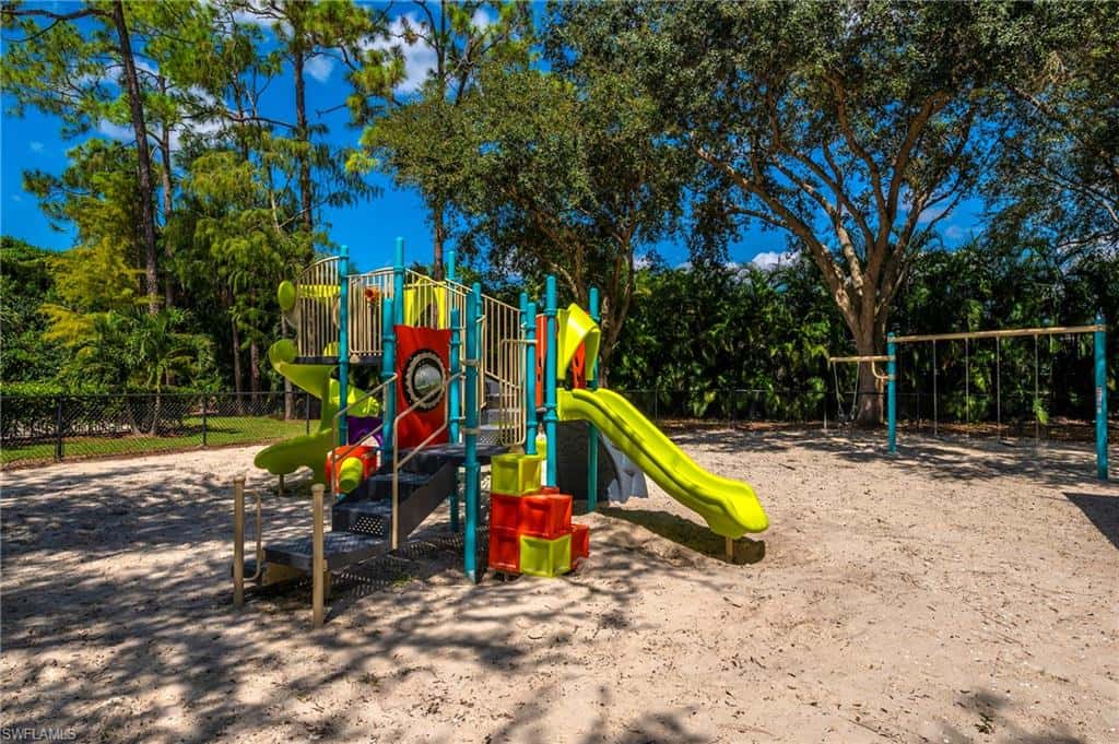 912 Briarwood Blvd, Naples, photo 28