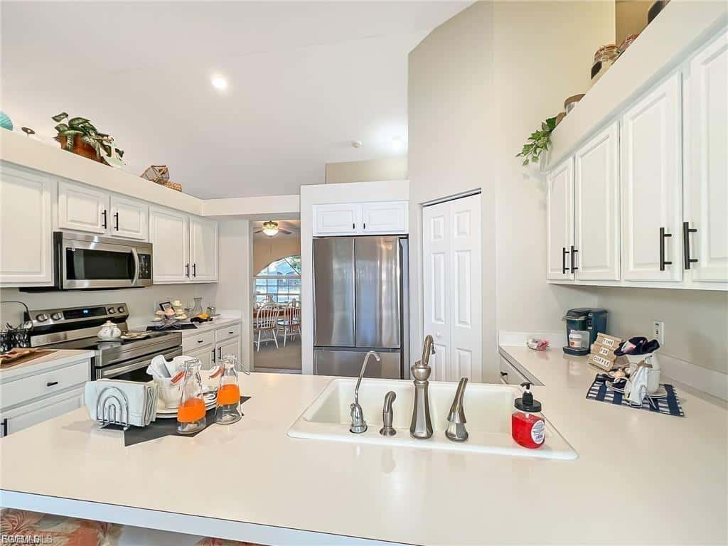 7631 Woodland Bend Cir, Fort Myers, photo 12