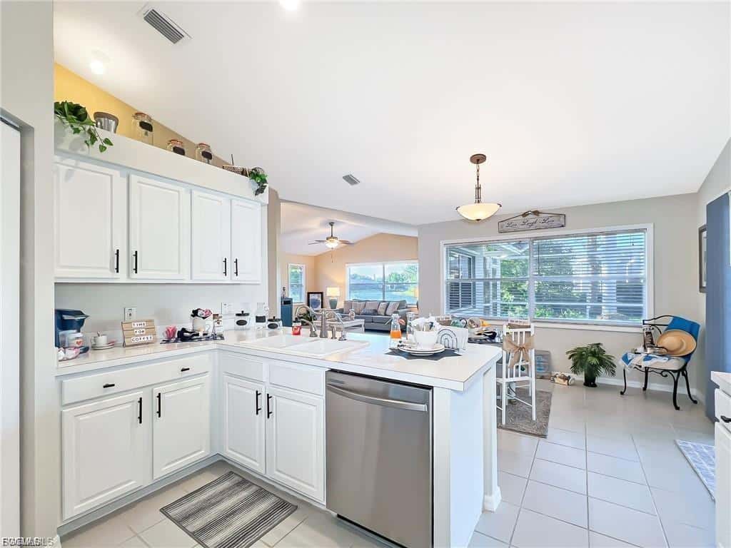 7631 Woodland Bend Cir, Fort Myers, photo 15