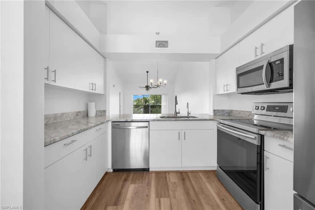 3250 Cypress Glen Way #423, Naples, photo 4