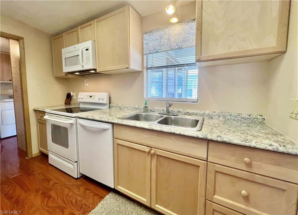 573 Cape Florida Ln, Naples, photo 6