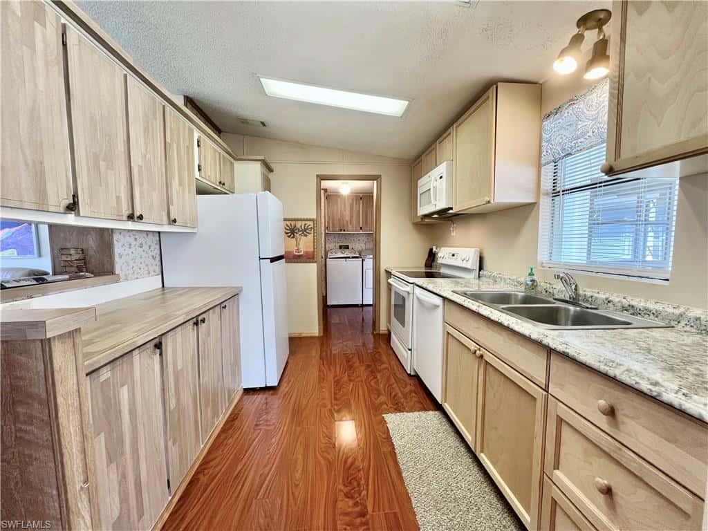 573 Cape Florida Ln, Naples, photo 5