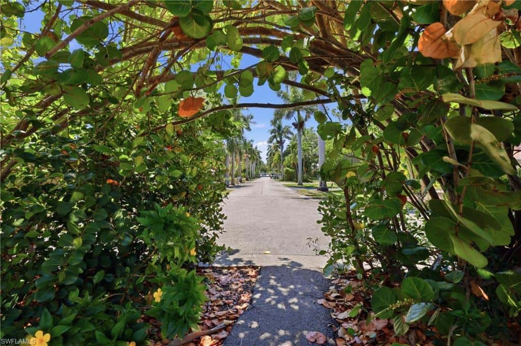 840 Myrtle Ter, Naples, photo 46