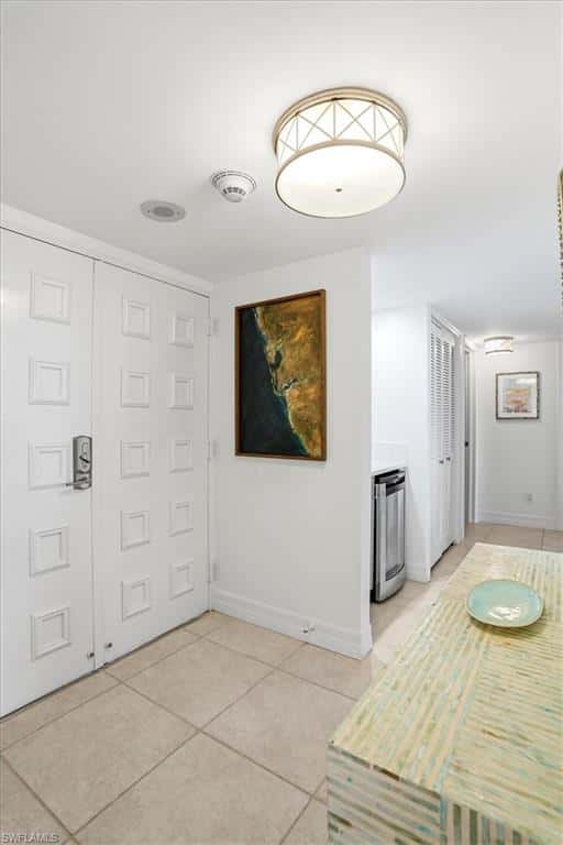 2400 Gulf Shore Blvd #604, Naples, photo 4