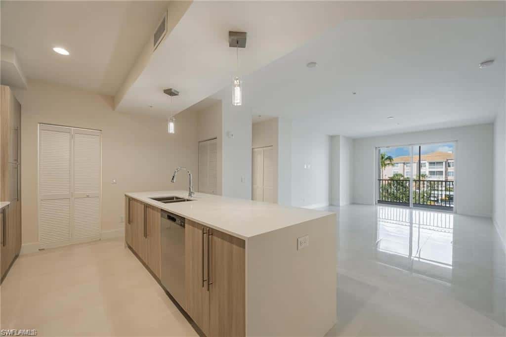 15901 Royal Pointe Ln #306, Fort Myers, photo 8