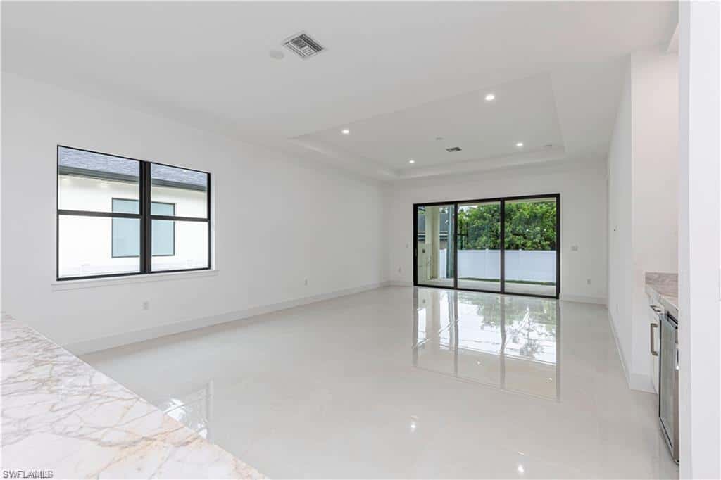 3098 Pine Tree Dr, Naples, photo 6
