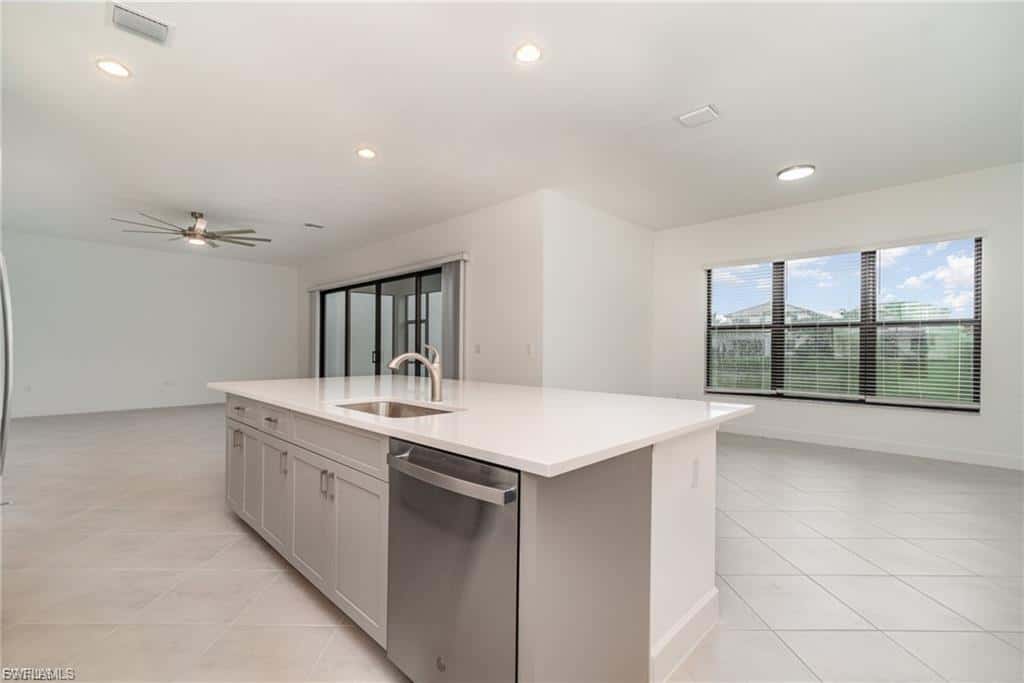 12750 Woodbury Dr, Estero, photo 5
